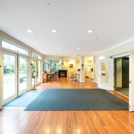 Modern Downtown Top Floor Penthouse With Bay Views シアトル エクステリア 写真