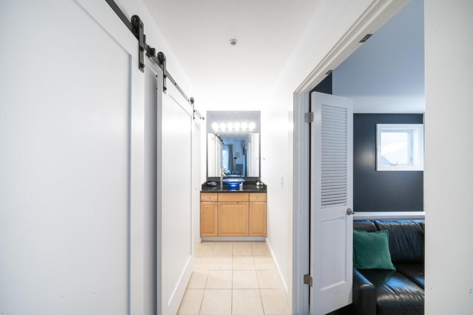 Modern Downtown Top Floor Penthouse With Bay Views シアトル エクステリア 写真
