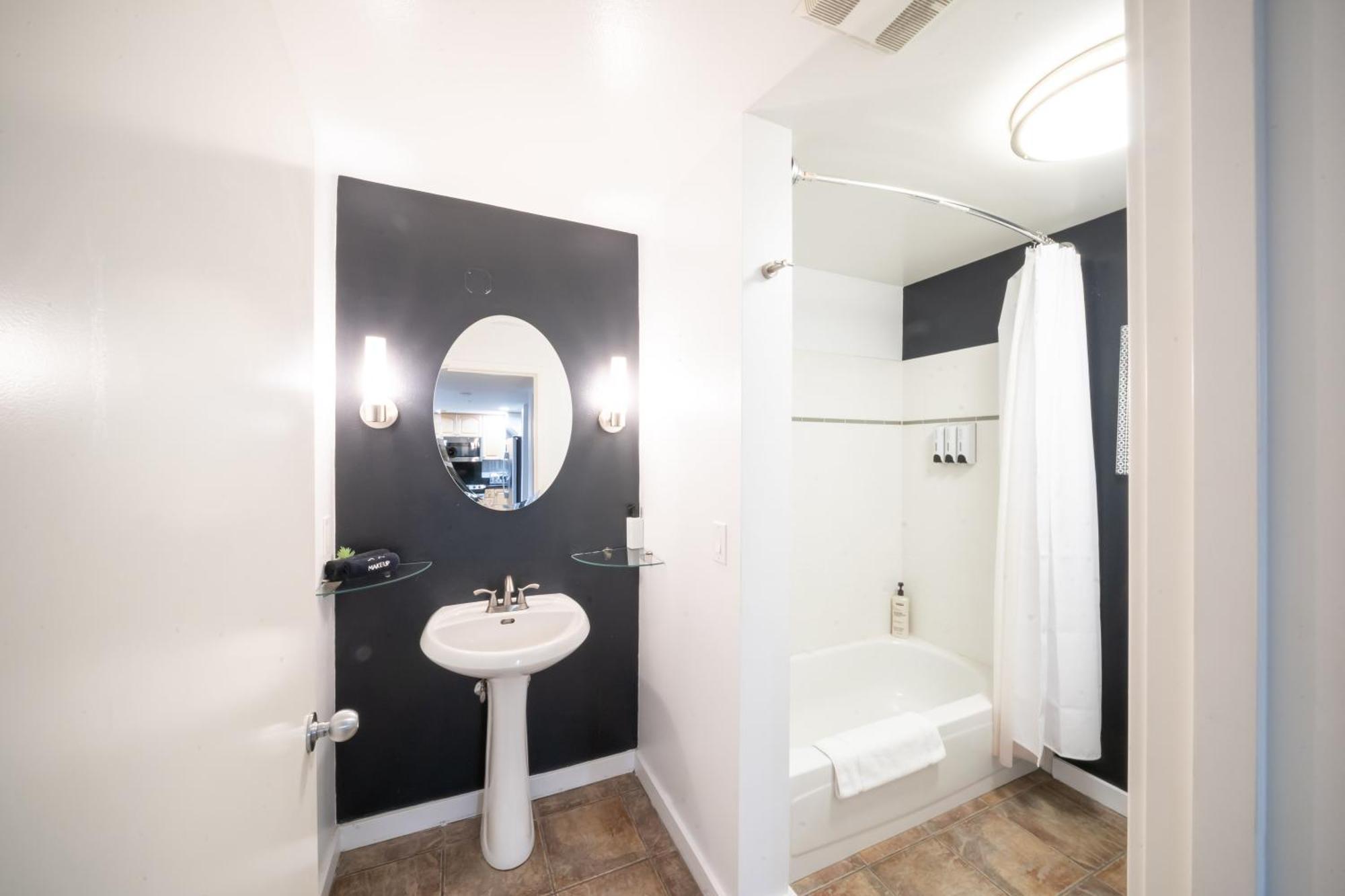 Modern Downtown Top Floor Penthouse With Bay Views シアトル エクステリア 写真